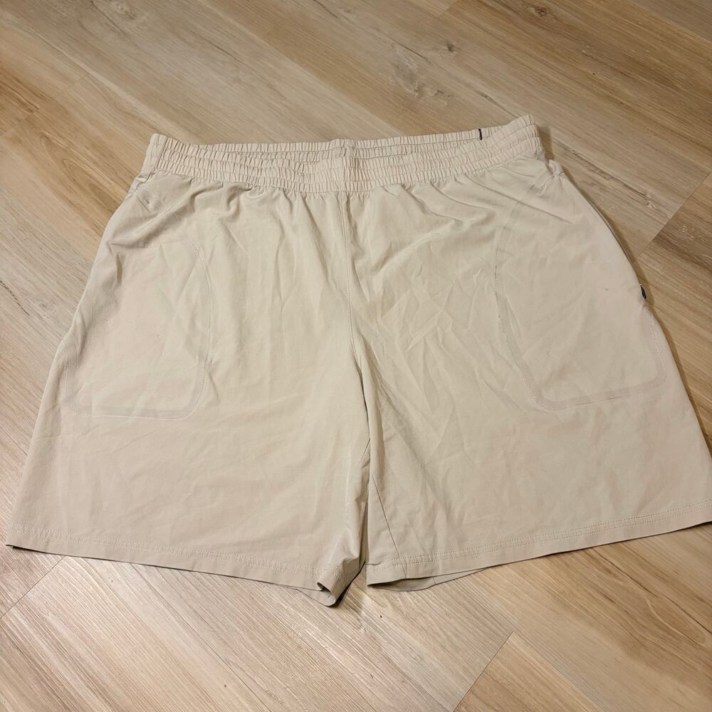 VRST Men's 8" Elevate Relaxed Fit Short Cream